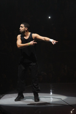 ajnbrd:  Drake - Would You Like A Tour, Wells Fargo Center Philadelphia, PA 