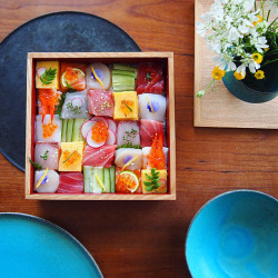 rainbowbarnacle:  boredpanda:    ‘Mosaic Sushi’ Trend From Japan Turns Lunch Into Edible Works Of Art    *HEENS* 