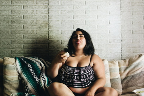 fuzzy-jumpers:  mexica-mermaid:  goodboom46:  mexica-mermaid:  Big girl: *minds her business, stays in her lane, eats her tacos* Big girl: *stays glowing*  Uhh that’s extremely unhealthy and will cause an early death. Most men are not attracted to “big”