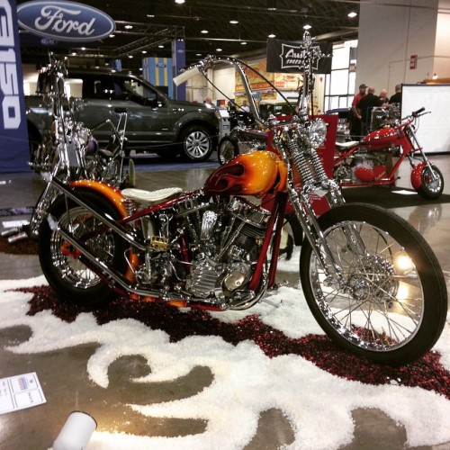 redbeardleather:This bike….has me all twisted up! #vintage #bobber #panhead #flathead #vintag