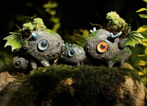 lubalunasa:sosuperawesome:Dragon Planters and Figurines by Dragon Farm on Etsy They’re so ooooh cute