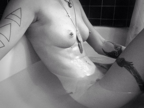 viciouscunt:  Skin deep 