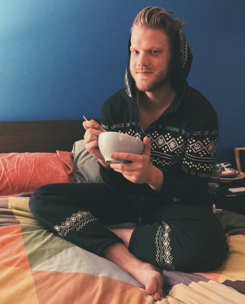 kirstinstaylors: @scotthoying: this is me, unavailable to perform in DC this weekend ;)