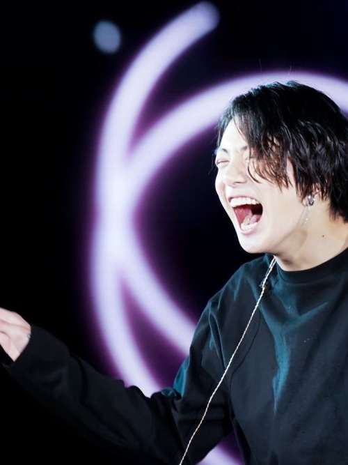 Jungoo On Stage, But Its Peak Happiness Mode: A Thread. (1/n)