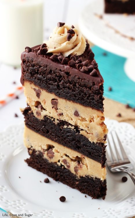 daily-deliciousness:Peanut butter cookie dough brownie layer cake