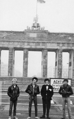 p-i-s-s-i-n-g:  The Sex Pistols 