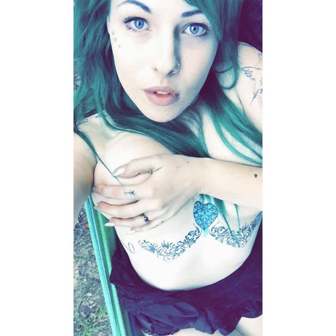 #tattoos #snapchat #stonerchick #sexylingerie #nuckletattoos #alternativegirl #boobs