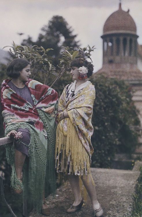 vintageeveryday:   Rare Autochrome pictures of Spanish women in the early 1900s 