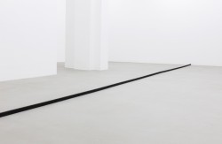 unusualwhite:   Ceal Floyer 
