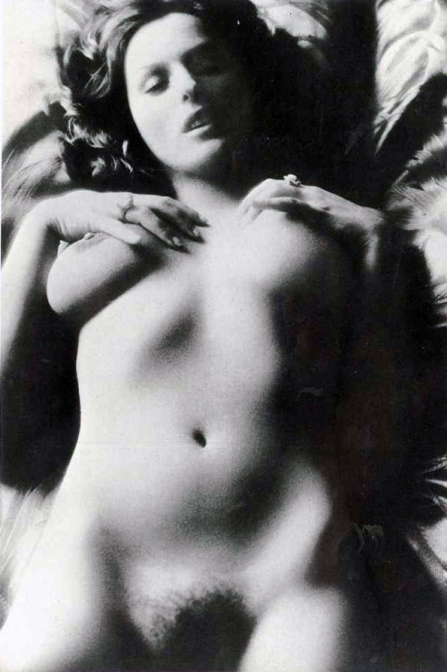 ffhum:  Debra Peterson, PMOM - June 1976, featured in Italian edition pictorial, Debra Derby, July 1