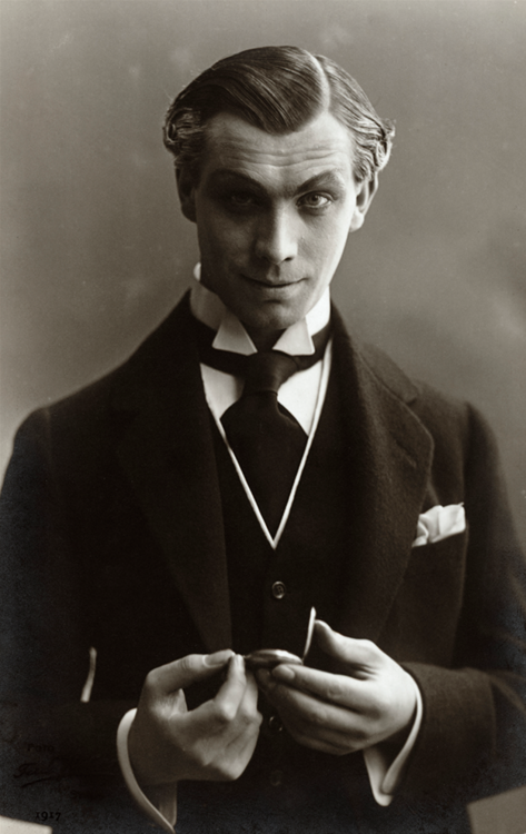 rememberedkisses:Actor Lars Hanson, 1910s