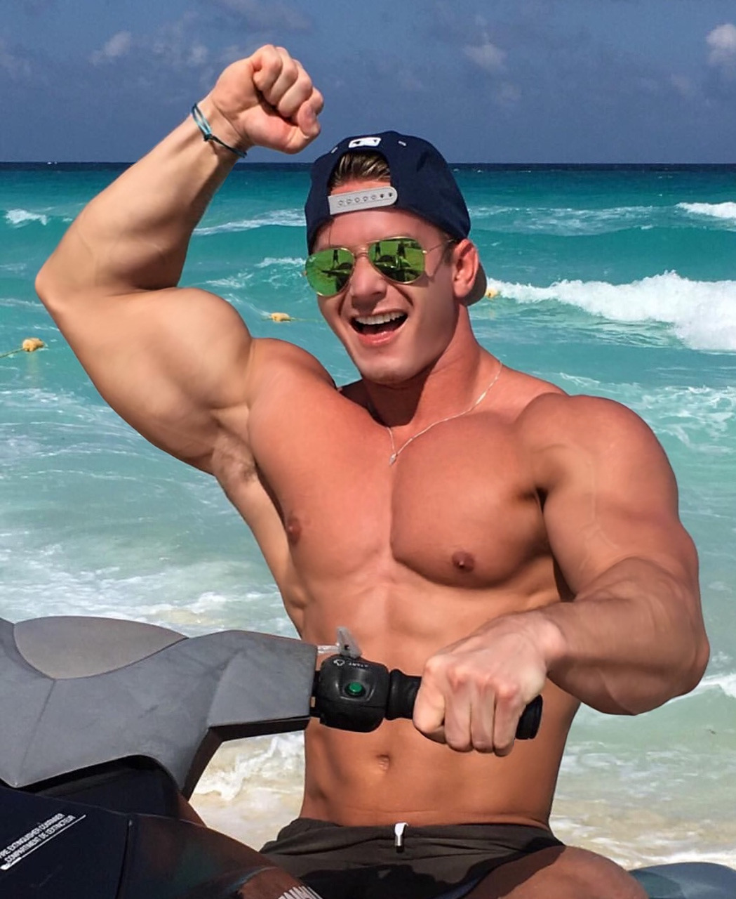 vsmx:  MuscleVision Archive: http://vsmx.tumblr.com/archive   