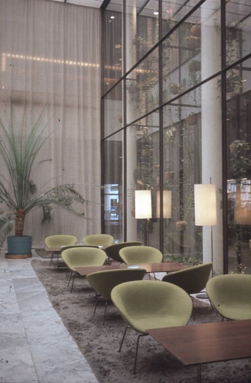 Arne Jacobsen, interior design of the SAS Royal Hotel Copenhagen, 1958-60. Unknown photographer. Via