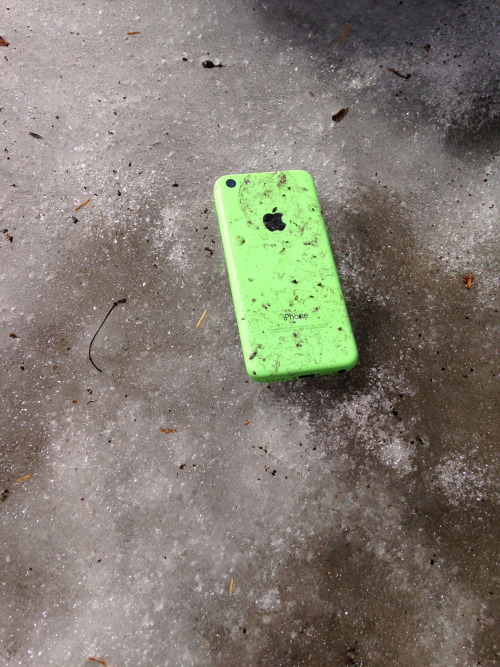 diickspriite: somethingkindofstrange: THIS IS THE FUCKING PHONE THAT I LOST IN DECEMBER. AFTER THE S
