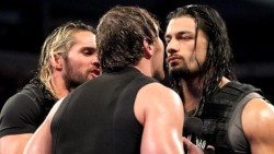 Roman-Reigns-Princess:okay Is It Just Me Or Does It Look Like Dean And Roman Are