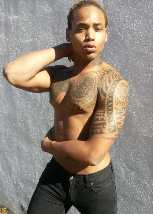 bottomkid123:  stclairemanagement:  New Face: Introducing DJ http://stclairemodels.blogspot.com/2014/12/introducing-new-face-dj.html   Oh my he cute