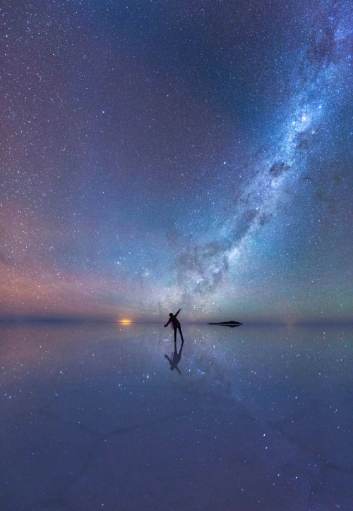 The Mirrored Night Sky © Xiaohua Zhao (China) An enthralled stargazer is immersed in the stars as th