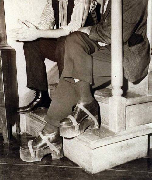 Humphrey Bogart and his platform shoes — He was shorter Ingrid Bergman &amp; wore them fil