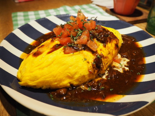 Cafe and Bar Cham -Kyoto cityA rice omelet and bagel french toast with s’more!Cute and nice cafe in 