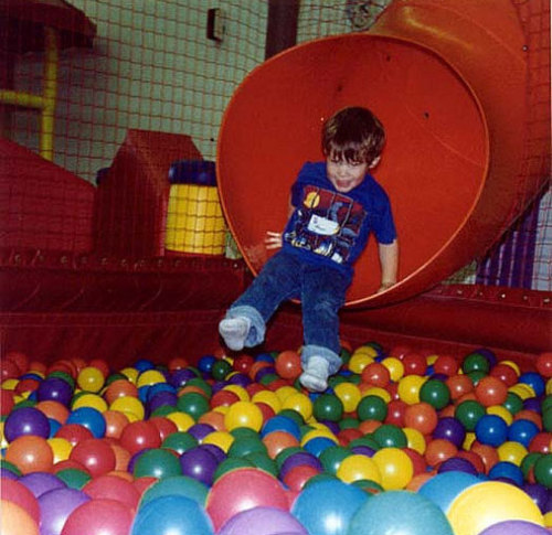 jmdurden:  iwanttobeastayathomedad:  The First Discovery Zone opened up in January 1990. They went Bankrupt in December 1999. There never is and never will be anything as 90′s as Discovery zone.       my childhood T ^T 