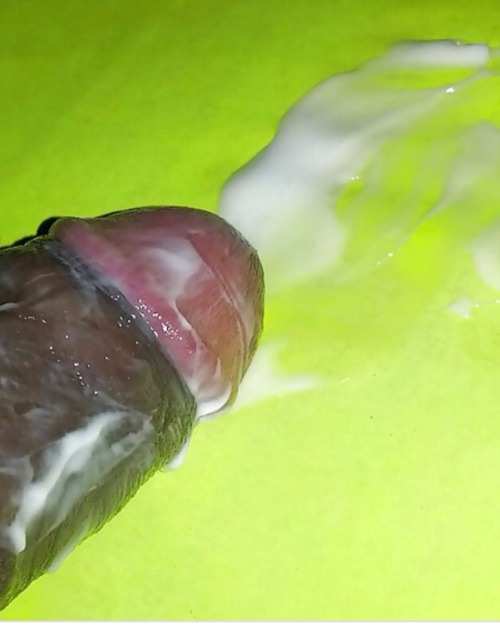 lindasiid: lezamber: Aww what a waste of seed you know how many bbc sluts out there like me would lo
