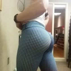 fuck-yoga-pants:  Love the pattern on these