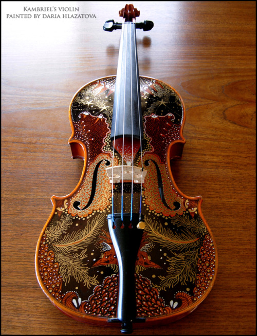 I’m in raptures over my newly reincarnated, enchanted violin painted by Daria Hlazatova! Music