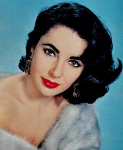 meganmonroes:  Elizabeth Taylor in the 1950s. 