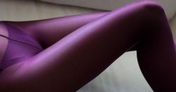 deewiper-pantyhose:New on my Pinterest:nylons