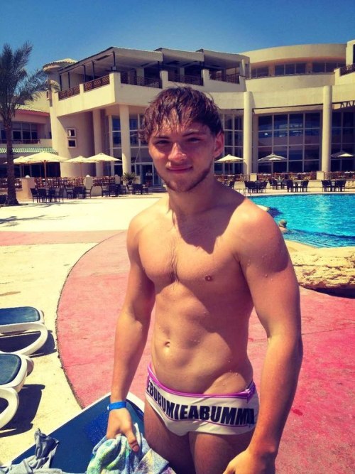 nuts4speedos:  Bum