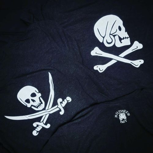 #Repost @johnbullshark ・・・ These @mutineer_bay triblend Jolly Roger tees be great quality, fit and c