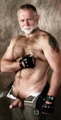 bear-grisalhos-daddy-maduros: Grisalhos 😍  https://www.tumblr.com/blog/bear-grisalhos-daddy-maduros  #Bear #Wolf  #Daddy #Gordinho #Peludo #Maduros #Gostoso #Grisalho 