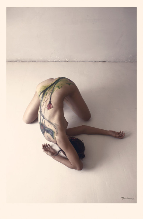 girlsdoingyoga:  propersmut:  sketch girl by fudaryli http://500px.com/photo/43656316  .
