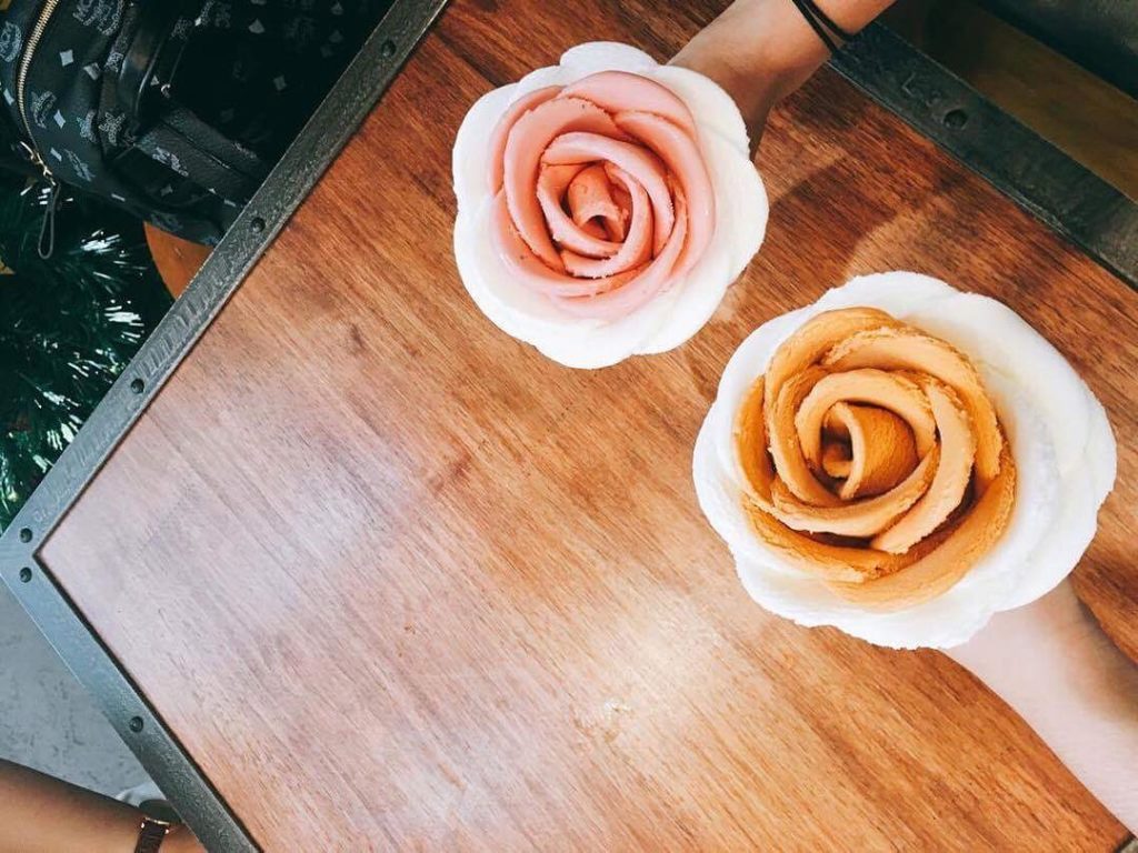 mymodernmet:  Delightful Rose-Shaped Scoops of Gelato Are Popping Up All Over Instagram