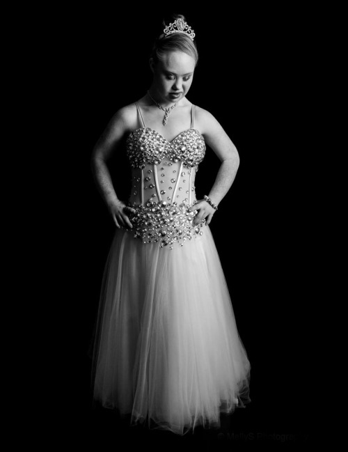 samfangirlism:  toesonlace:  angelclark:    A Teen With Down Syndrome Just Landed A Modelling Contract   Madeline Stuart, the courageous and inspiring teen model with Down syndrome whose story we first told here, has just landed her first major modeling