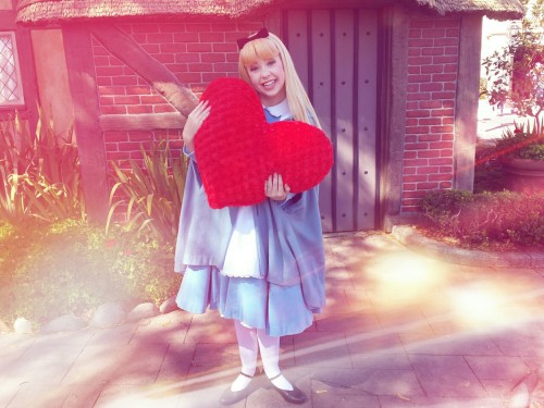 Valentine&rsquo;s Day | Disney Characters nd a Giant Heart