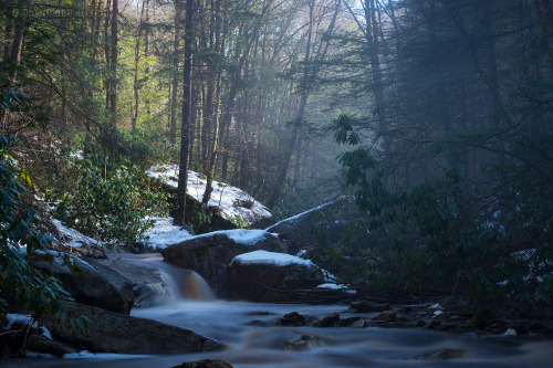 oneshotolive:  Misty cascading creek in West Virginia, uSA [OC] [1620x1080] 📷: JonathanJessup 