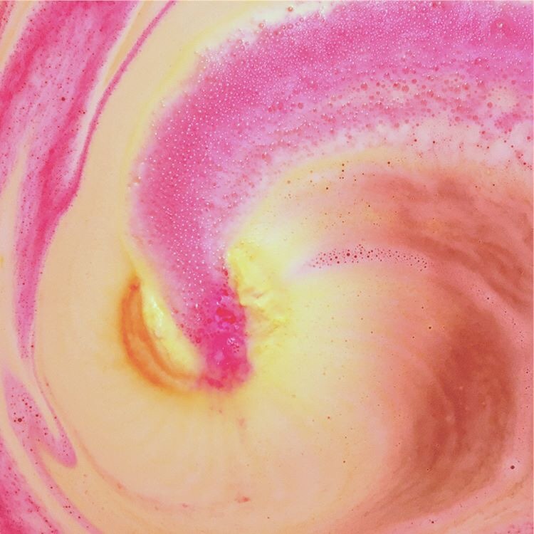 dimesonhereyes:Over and over, crimson and clover…. 🎶
