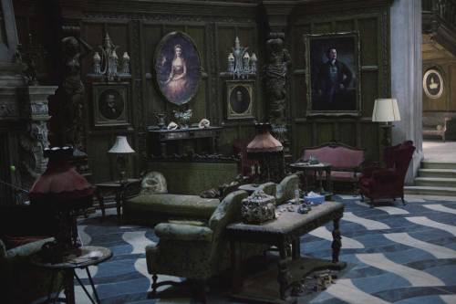 silent-shores:The Collinewood Manor How beautiful was the house in Dark Shadows? While the film was OK, I couldn’t stop watching it because I had fallen in love with the house. When I have my own house, I want to it to look just like that. 