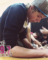 glossyma:      Niall + lying down     