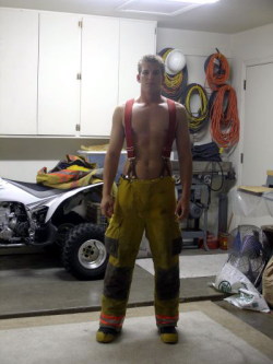 jocknotized:  One firefighter, ready to be