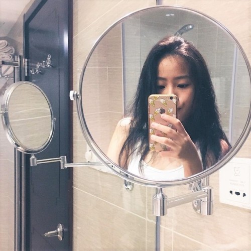 sgmirrorselfie: (2)