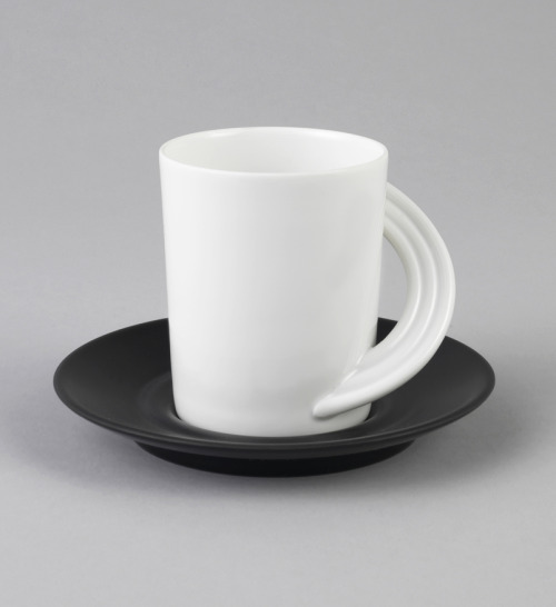 Mario Bellini, Cupola cup and saucer, 1987. Glazed porcelain. Rosenthal studio line, Germany. Via Co