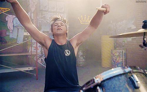 ashotons:  5 Seconds of Summer - She Looks So Perfect 