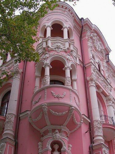 pinkallaround:In love with pink buildings