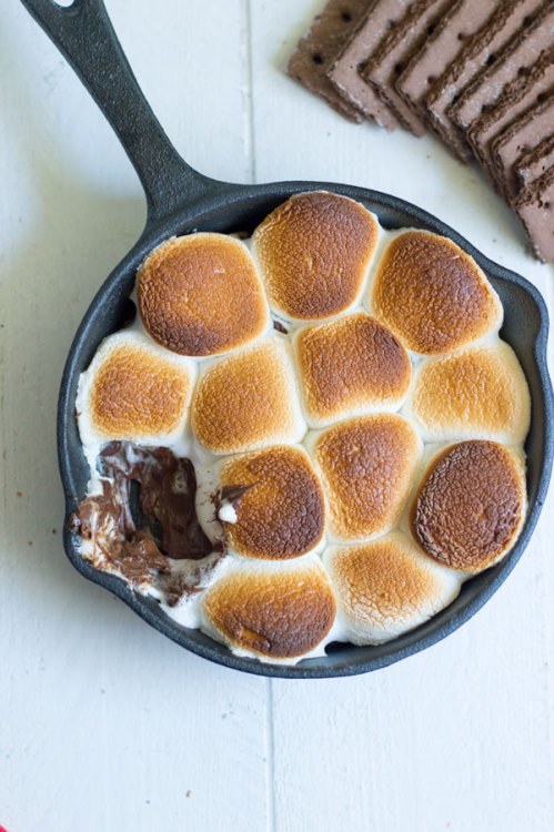 sweetoothgirl:Simple Stovetop S’mores Dip