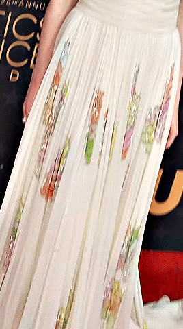 Phoebe Dynevor Attends The 28th Annual Critics Choice Awards (2023)