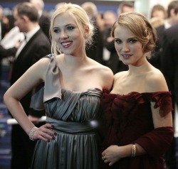 gentlemanboners:  Scarlett Johansson &amp; Natalie Portman. https://www.snapchat.com/add/gentlemanboners