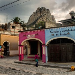 turimexico: Pueblo Mágico Bernal en #Querétaro  #México #Turismo #TuriMexico   Foto: @itsalexhamilton (en Bernal, Queretaro De Arteaga, Mexico) 