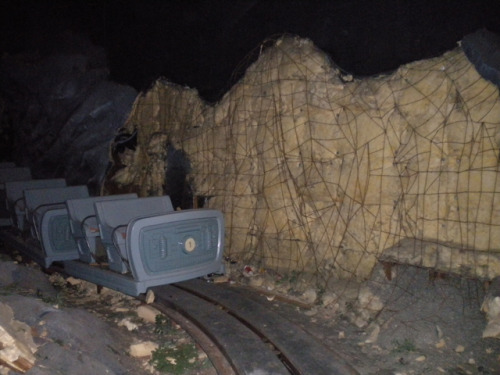 spiderjewel:  Knott’s Berry Farm’s Kingdom of the Dinosaurs, one of my favorite dark rides when I was a kid. It shut down in 2004 and many of the figures and scenes were left in place, but they fell apart over time and were vandalized by employees.